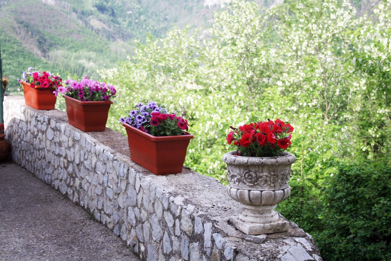 Bed and Breakfast Tra I Monti Tramonti Exteriér fotografie
